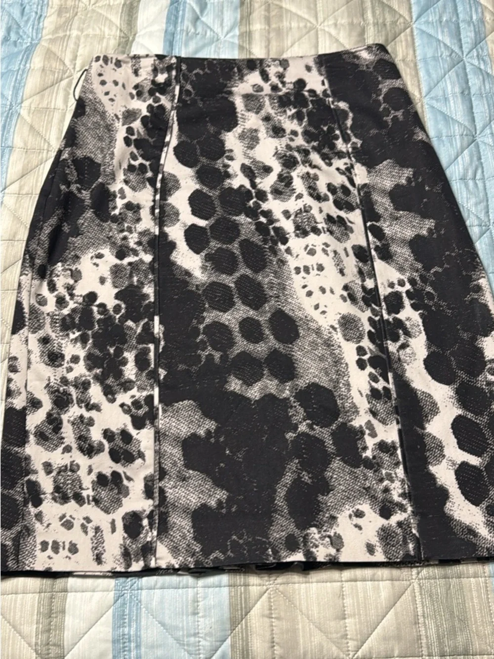 Worthington Black and White Abstract Pencil Skirt